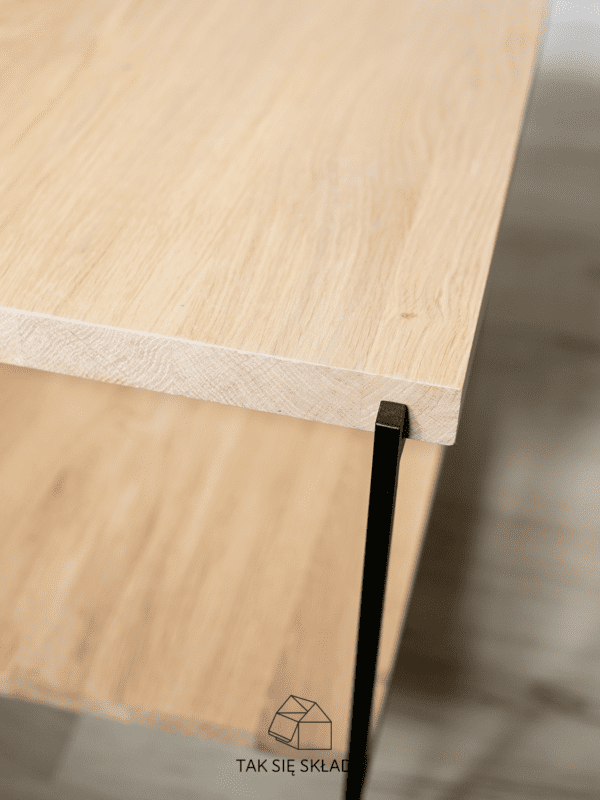 Delikatny stolik industrialny z półką produkt Delikatny stolik industrialny z półką