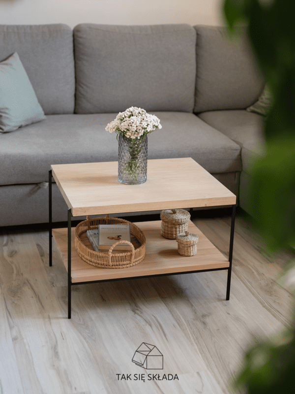 Delikatny stolik industrialny z półką produkt Delikatny stolik industrialny z półką