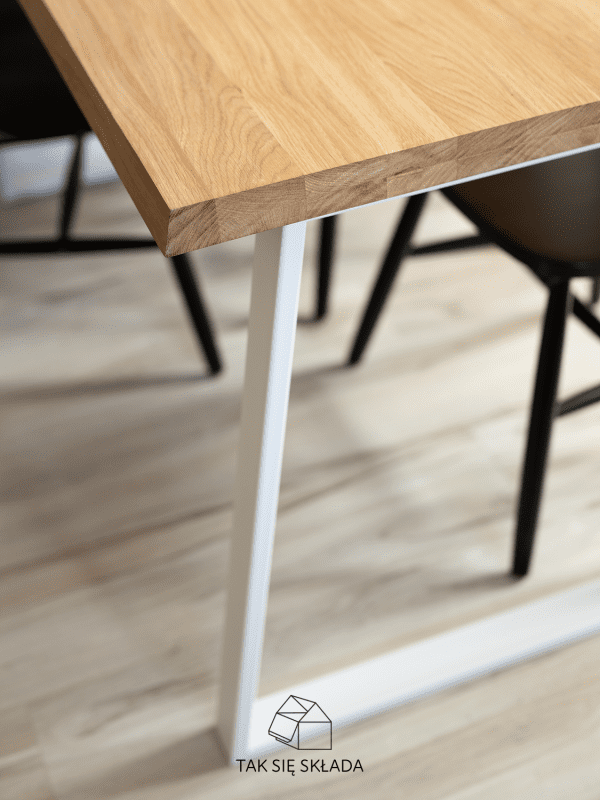 produkt stół industrialny z trapezowym stelażem