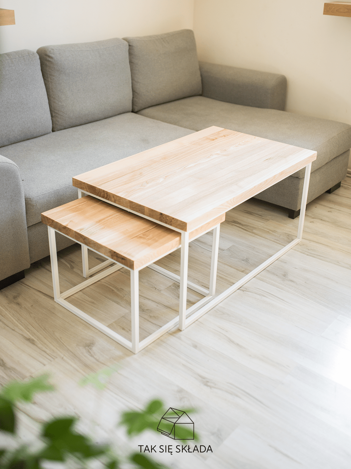 produkt Zestaw chowanych stolików kawowych