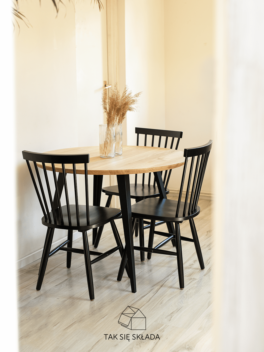 produkt wo okrągły stół ze skośnymi nogami