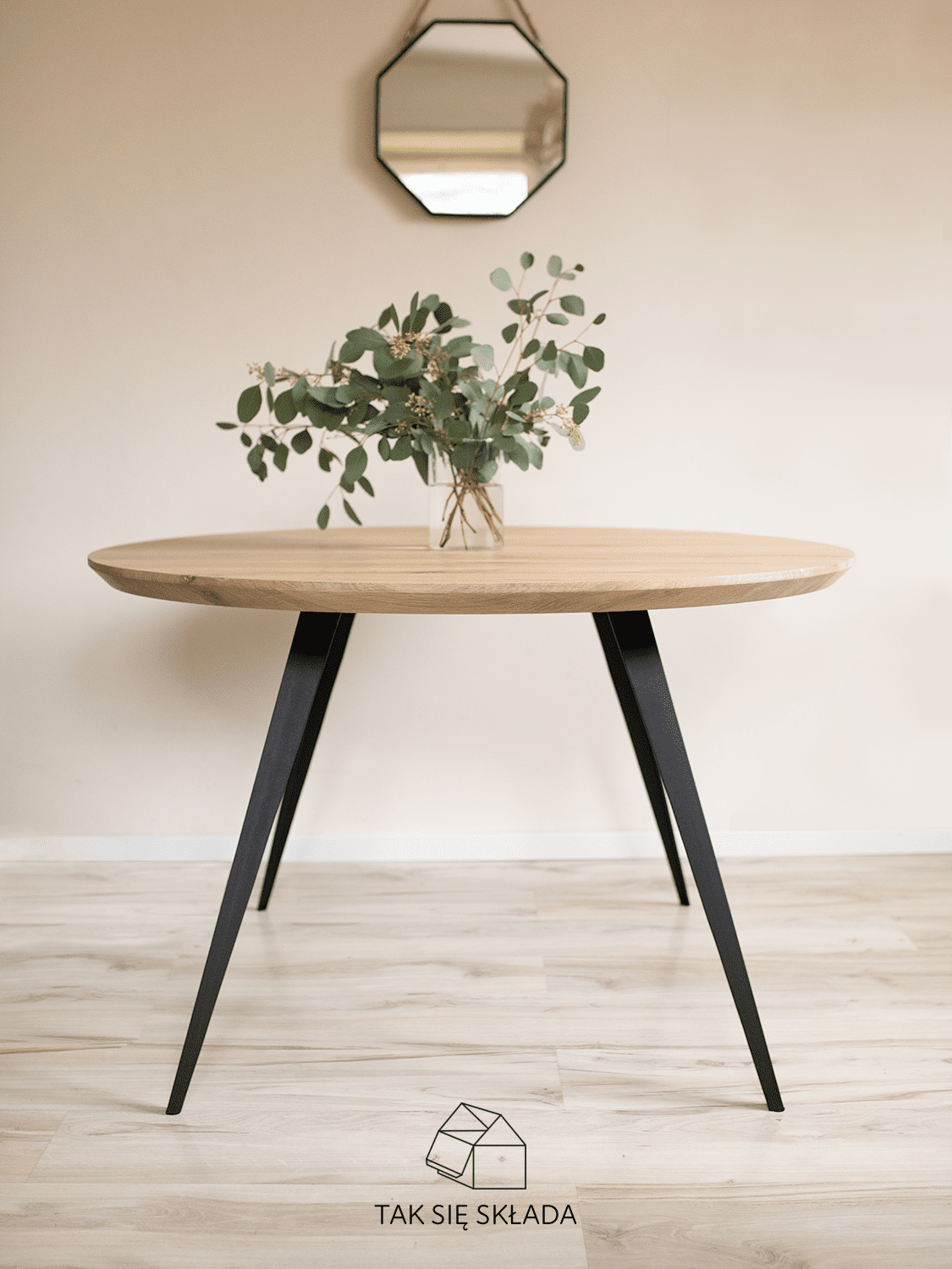 produkt wo okrągły stół ze skośnymi nogami