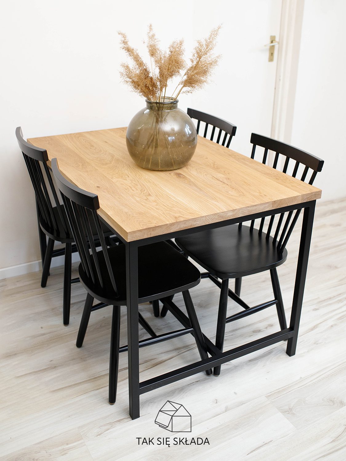 industrialny stół z poprzeczką